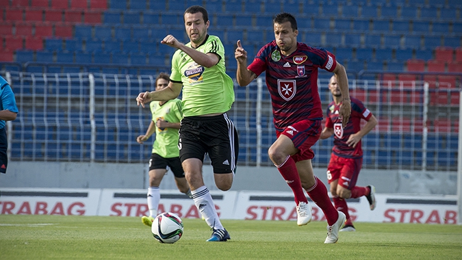 Ivanovski chases the ball
